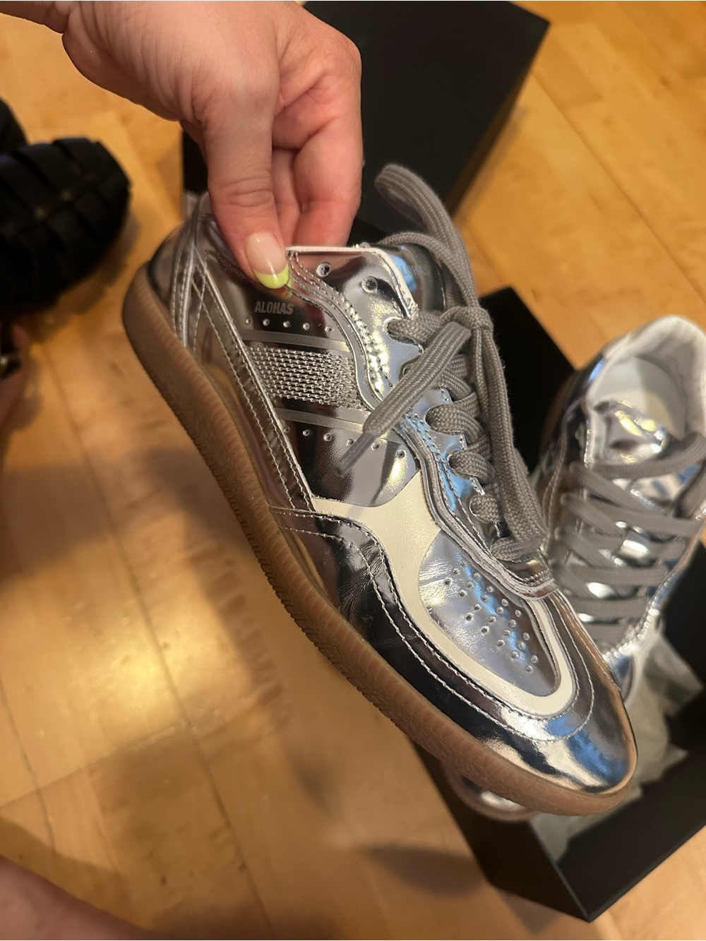 Alohas - TB.490 RIFE SHIMMER SILVER View 3